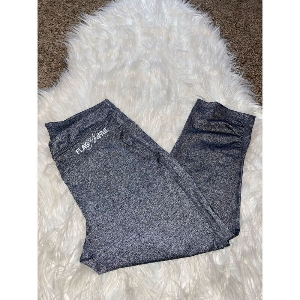 ⭐️Flag Nor Fail below the knee leggings